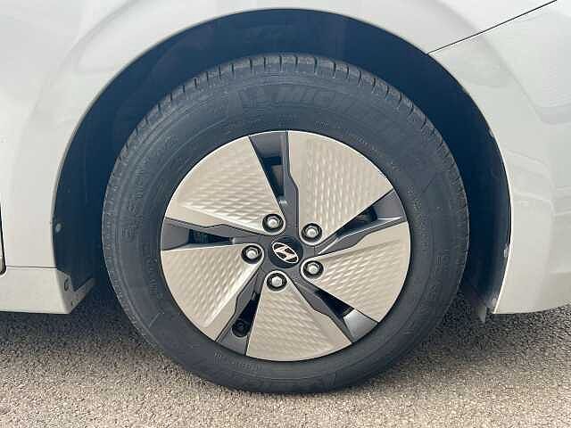 Hyundai Ioniq 1.6 GDi Hybrid Premium 5dr DCT